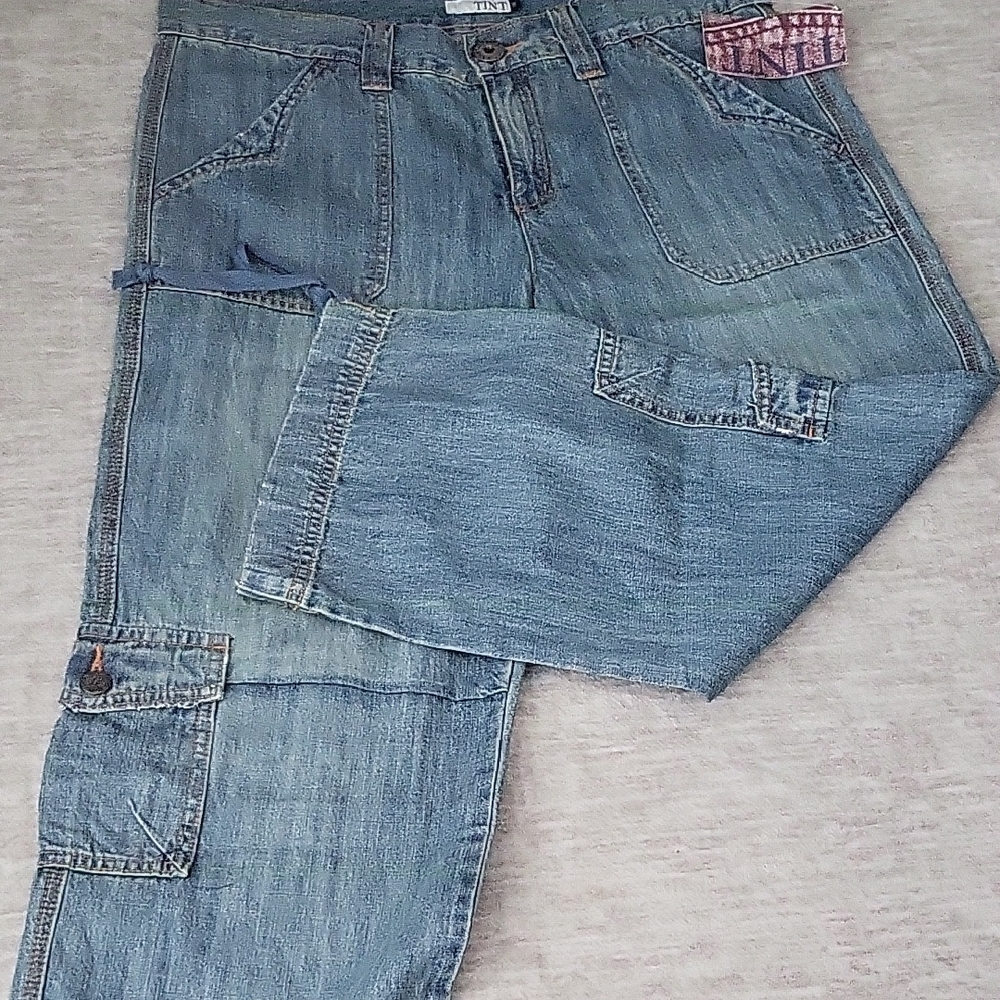 Women's Casual Blue Denim Capris - Picture 7 of 7